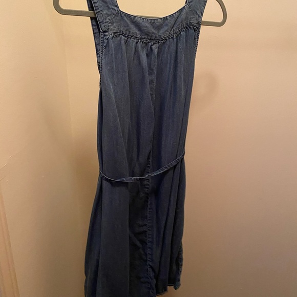 Woman’s Dress - Picture 2 of 6